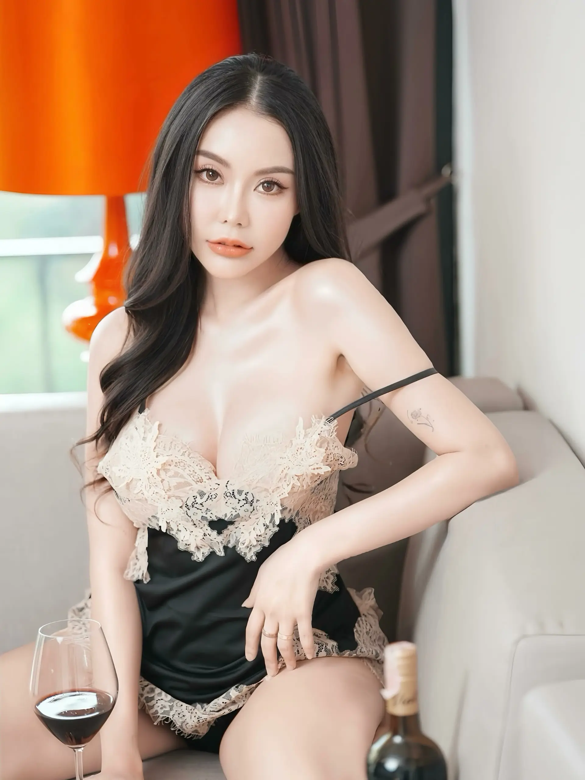เปิดวาร์ปกิ๊กกี้, เปิดวาร์ปสาวแซ่บ, สาวเซ็กซี่ 18+